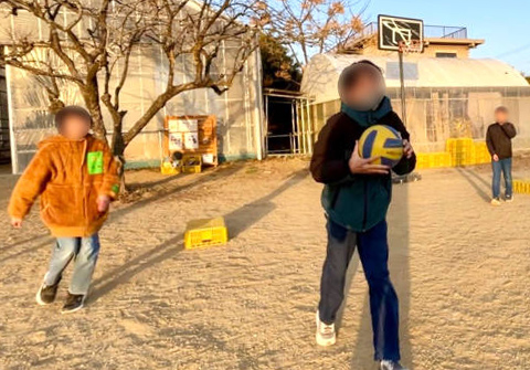 ボール遊び